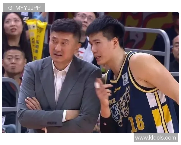 男篮14分惨败韩国！杨健杜锋屡次懊丧讲话 看台我国球迷一脸失望